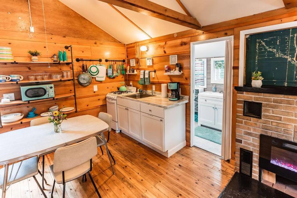 Big Blue Lake Cottages, Llc - Cottage #5 Holton Dış mekan fotoğraf