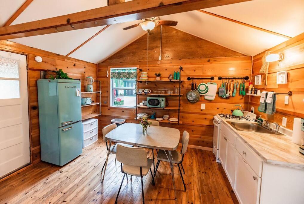 Big Blue Lake Cottages, Llc - Cottage #5 Holton Dış mekan fotoğraf