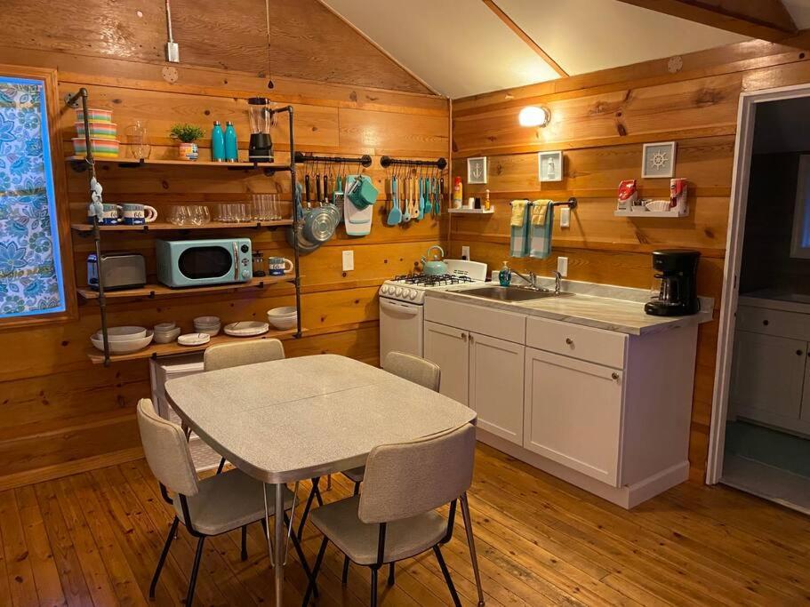 Big Blue Lake Cottages, Llc - Cottage #5 Holton Dış mekan fotoğraf